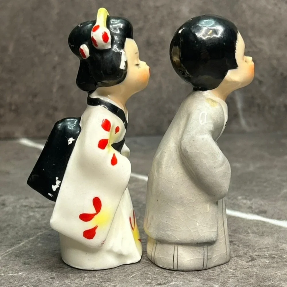 Vintage Napco Japan Kissing Couple Salt and Pepper Shakers Ceramic Mid Cent